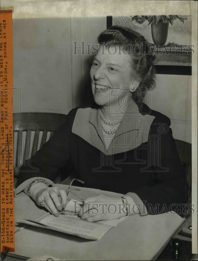 1943 Press Photo Florence Hall Sworn in As Head of Women's Land Army