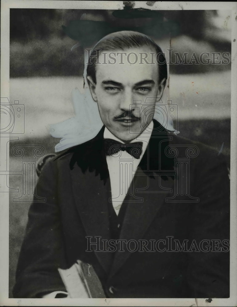 1940 Press Photo Count of Paris - nef45273