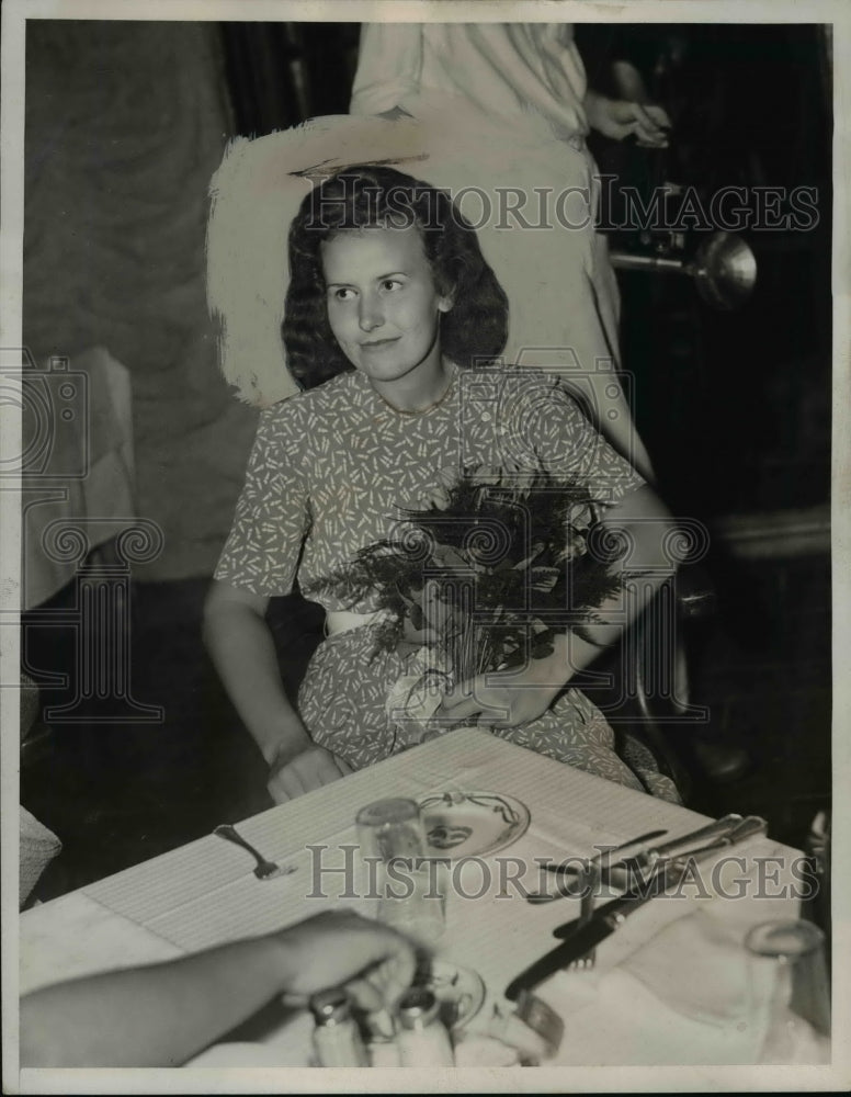 Load image into Gallery viewer, 1939 Press Photo Jameson seated at a take in house - nef45362
