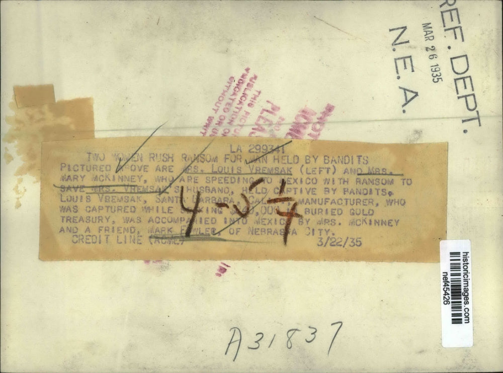 1935 Press Photo Mrs. Louis Vremsak, Mary McKinney, Paying Ransom for Husband