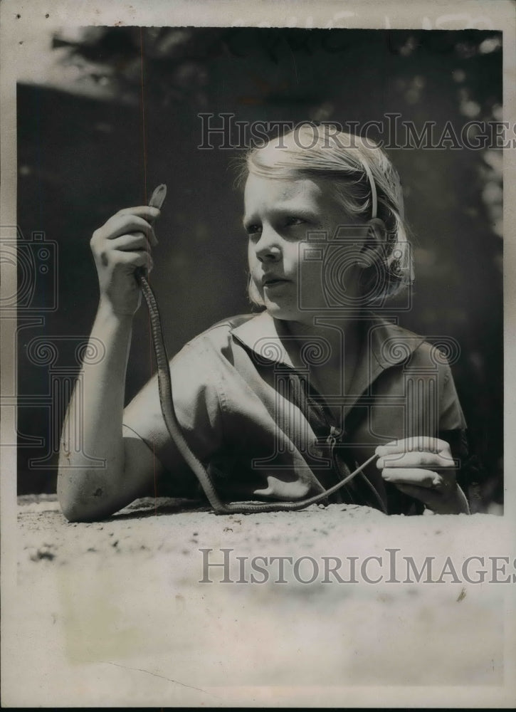 1935 Press Photo Adrianne Richards w Pet Garter Snake Zeke - nef45472