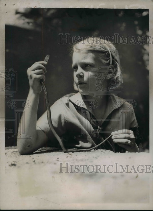 1935 Press Photo Adrianne Richards w Pet Garter Snake Zeke - nef45472
