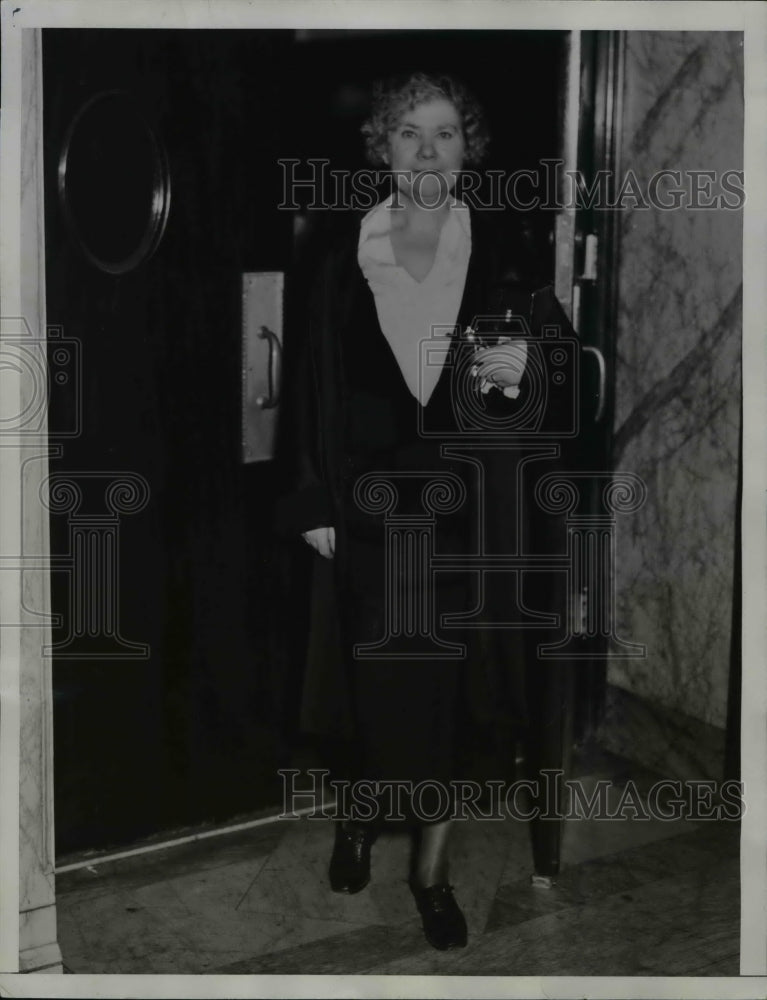 1935 Press Photo Rena K. Mooney Leaving San Francisco Courtroom - nef45533