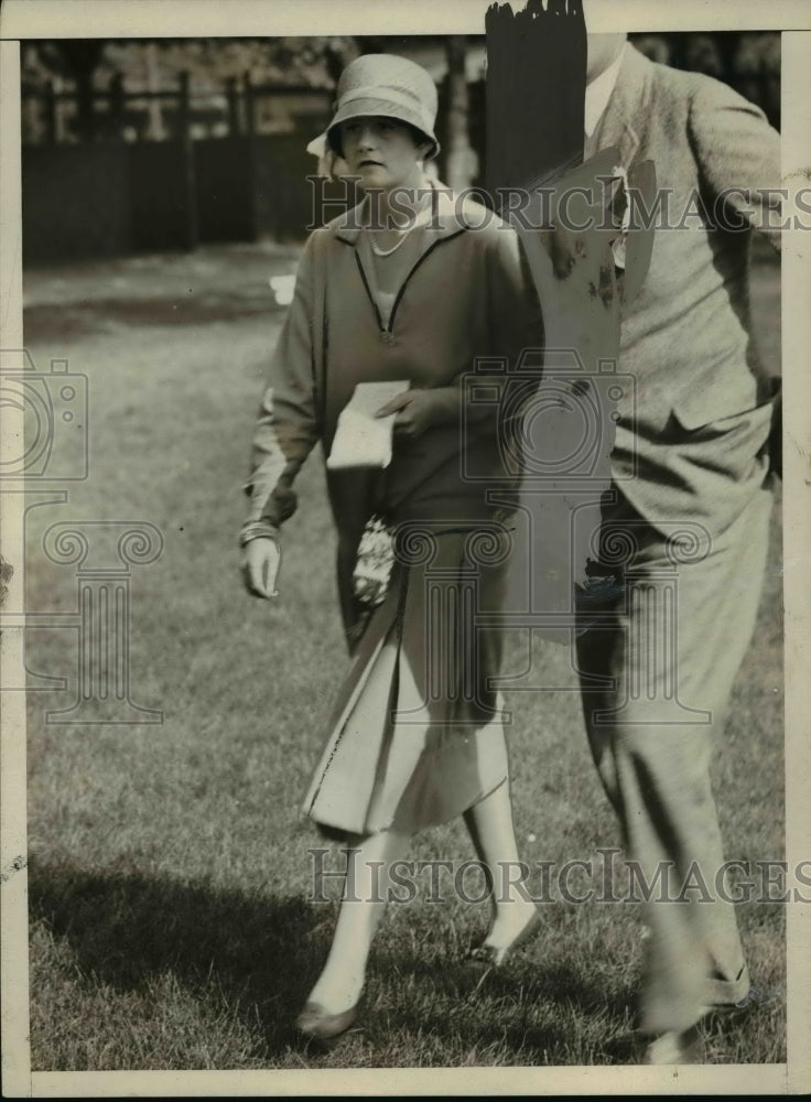 1925 Press Photo Mrs. Douglas Page - nef45622