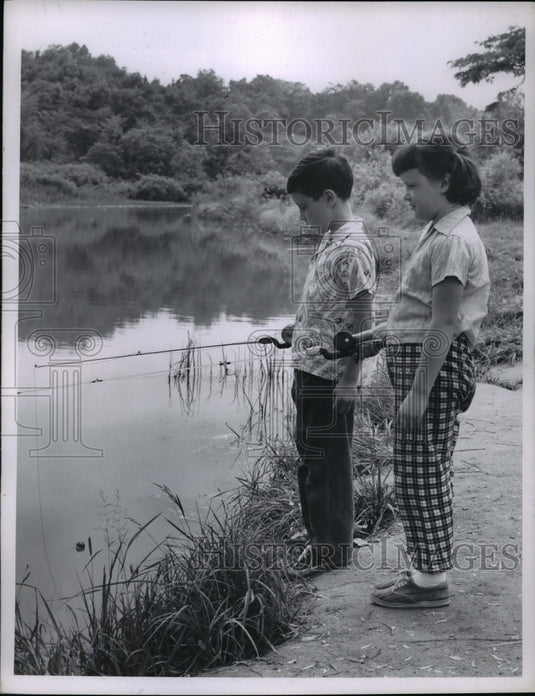 1961 Press Photo Mickey Slarin, and Sister Peggy in a reservation park.
