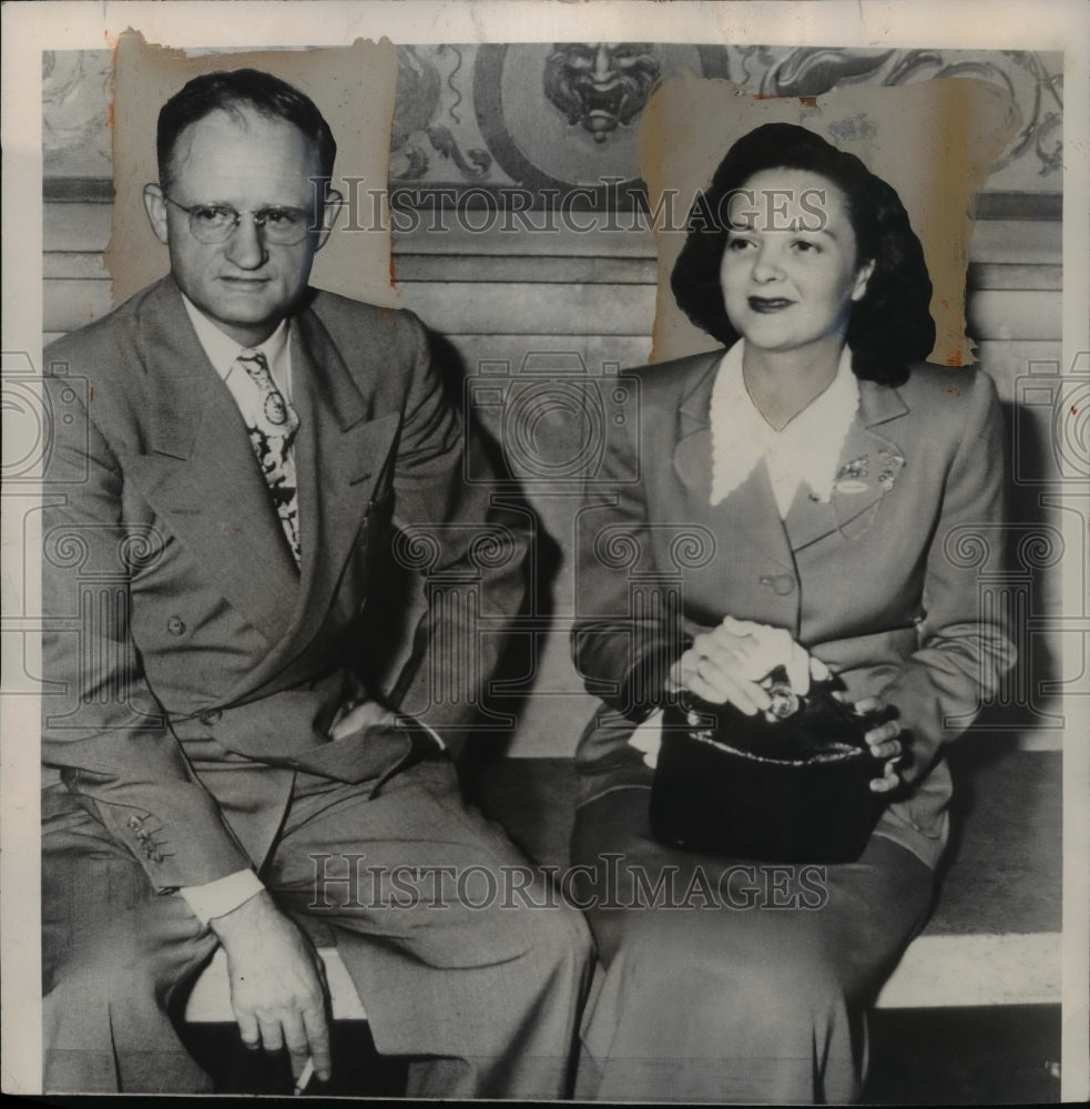 1949 Press Photo John Wilkerson Private Det & Mrs Mueller Surprise Witness in