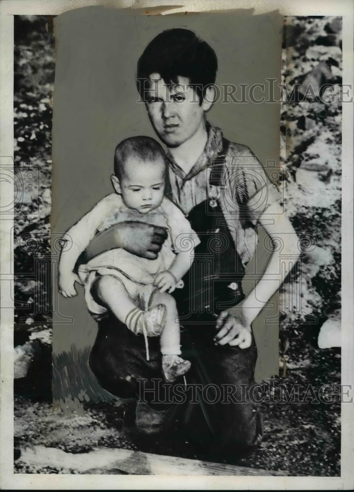 Load image into Gallery viewer, 1941 Press Photo Clarence Weld Age 12 Holds Clyde Ward 5 Months Old He
