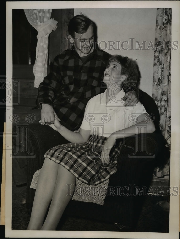 Load image into Gallery viewer, 1947 Press Photo Miss Janina Makowska ready to wed Raymond Rusnak - nef45732
