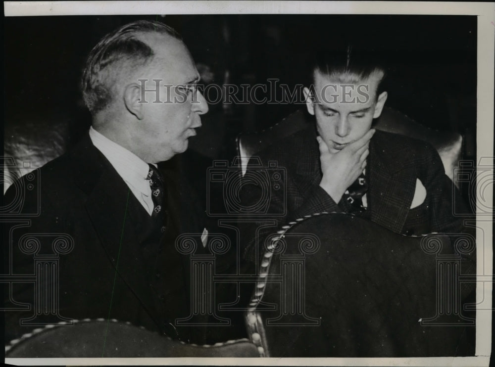 1938 Press Photo Theodore Danielsen with on trial for slaying of his mother