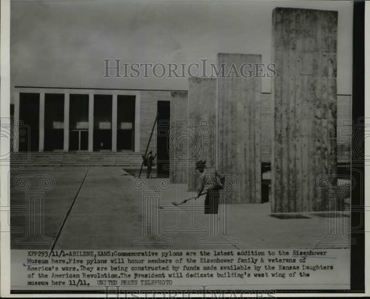 1954 Press Photo Commemorative Pylon add to the Eisenhower Museum in Kansas
