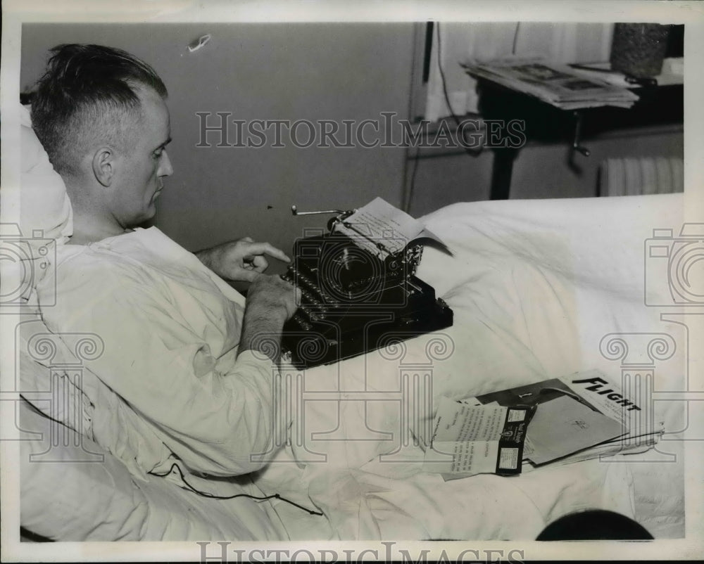 1937 Press Photo Maj. Alford J. William Speed King and Stunt Flier injured