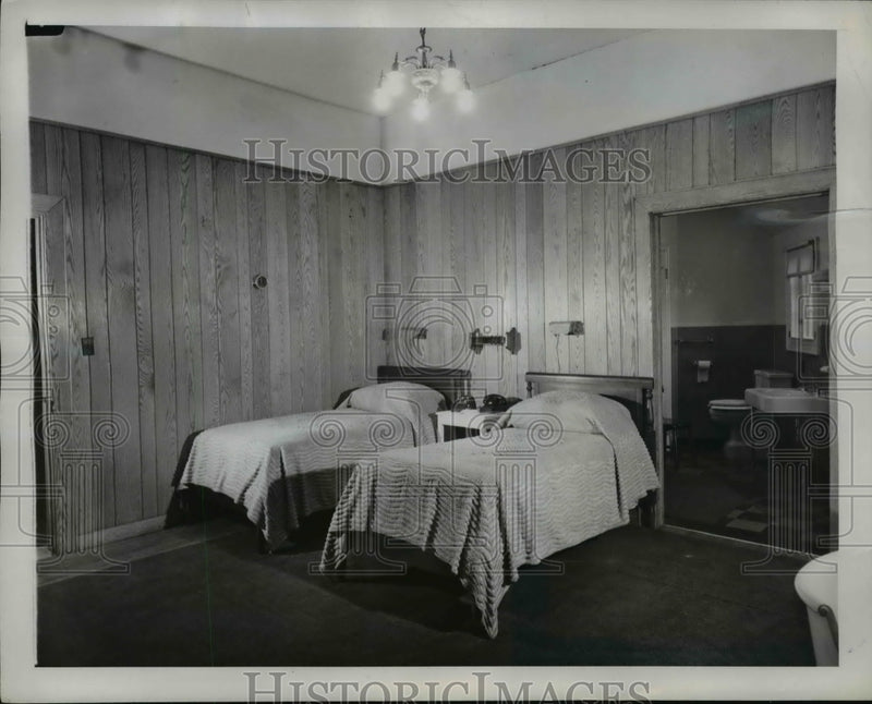 Load image into Gallery viewer, 1945 Press Photo President Roosevelt Shangri-la in Catoctin Mountains Maryland

