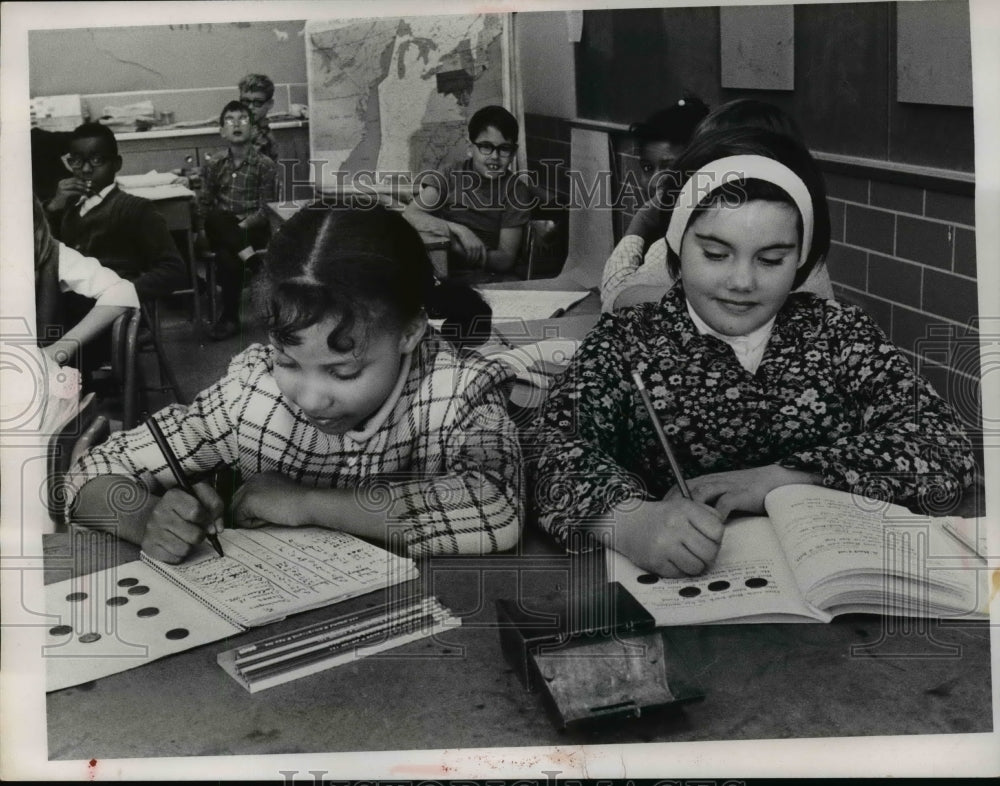 Press Photo Today's Store Keepers - nef45806