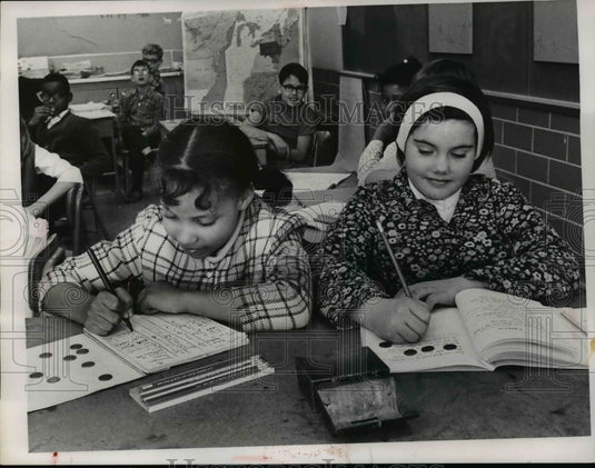 Press Photo Today's Store Keepers - nef45806