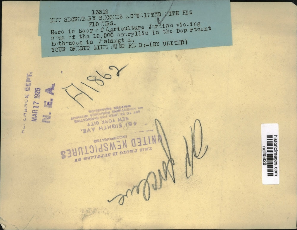 1925 Press Photo New Ag Secretary Jardino Becomes Acquainted with His Flowers