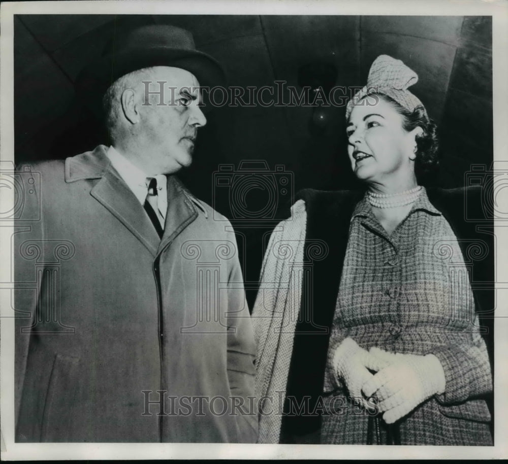 1950 Press Photo Former Rep J Farnell Thomas & Wife Arrive at Fed District Court