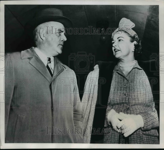 1950 Press Photo Former Rep J Farnell Thomas & Wife Arrive at Fed District Court