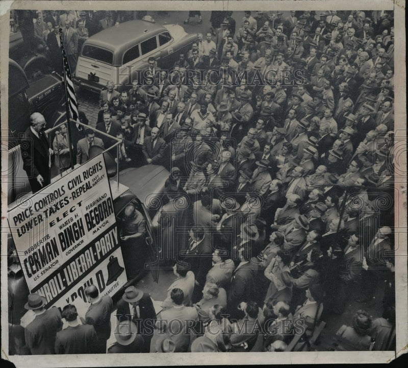 Load image into Gallery viewer, 1950 Press Photo Election Campaign For Lower Taxes - nef45842
