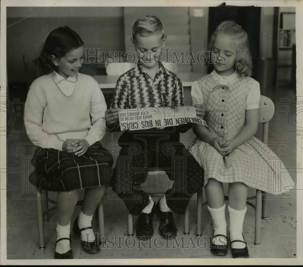 1956 Press Photo School Children Reading Article Regarding Bus Crash - nef45846