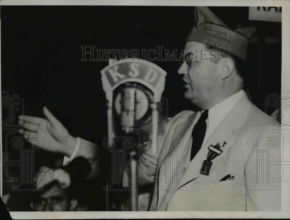 1935 Press Photo Wright Patman Booed as He Spoke at Closing Session of Legion's