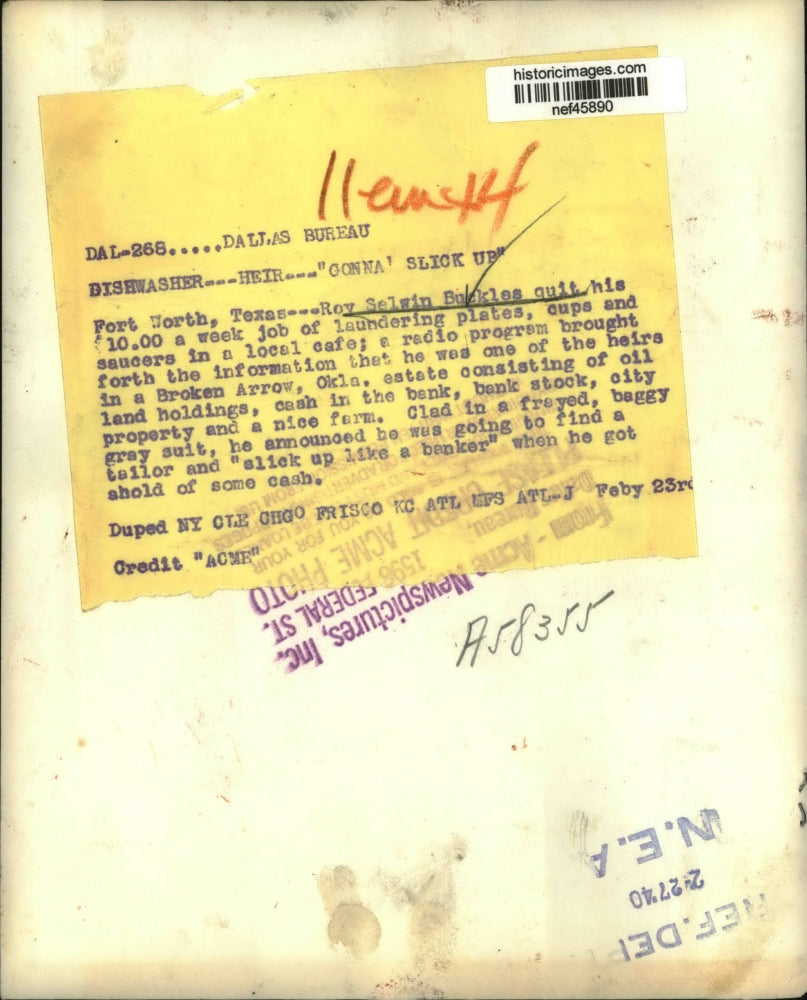 1940 Press Photo Roy Selwin Buckles Quiis His $10.00 Per Week Job Washing Dishes