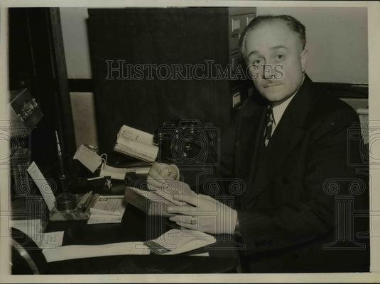 1937 Press Photo Dr. Francis A. Dulak at St. Elizabeth's Hospital, Chicago