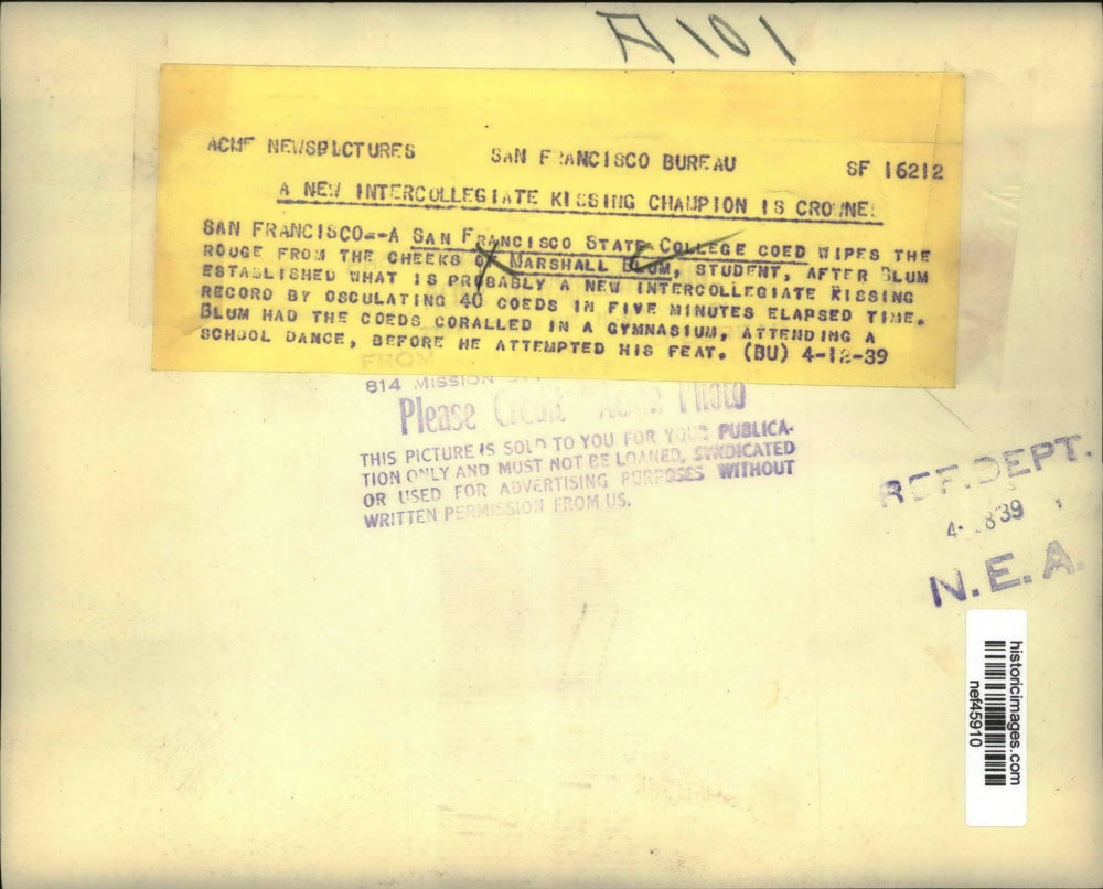 1939 Press Photo San Francisco State College Coed Wipes Rouge Off Marshall Blum