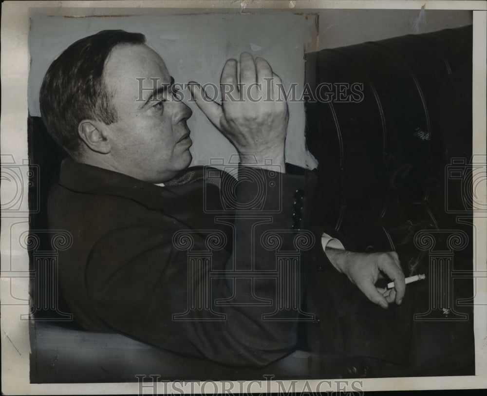 1938 Press Photo Elmer F Andrews Relaxes on His Sofa After Press Conference