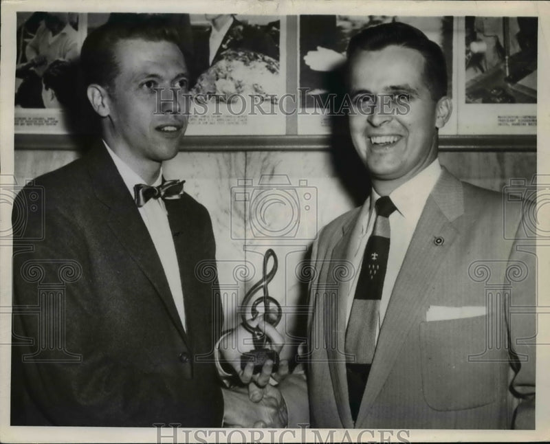 Load image into Gallery viewer, 1954 Press Photo William Ewald Receives American Society Disk Jockeys Award
