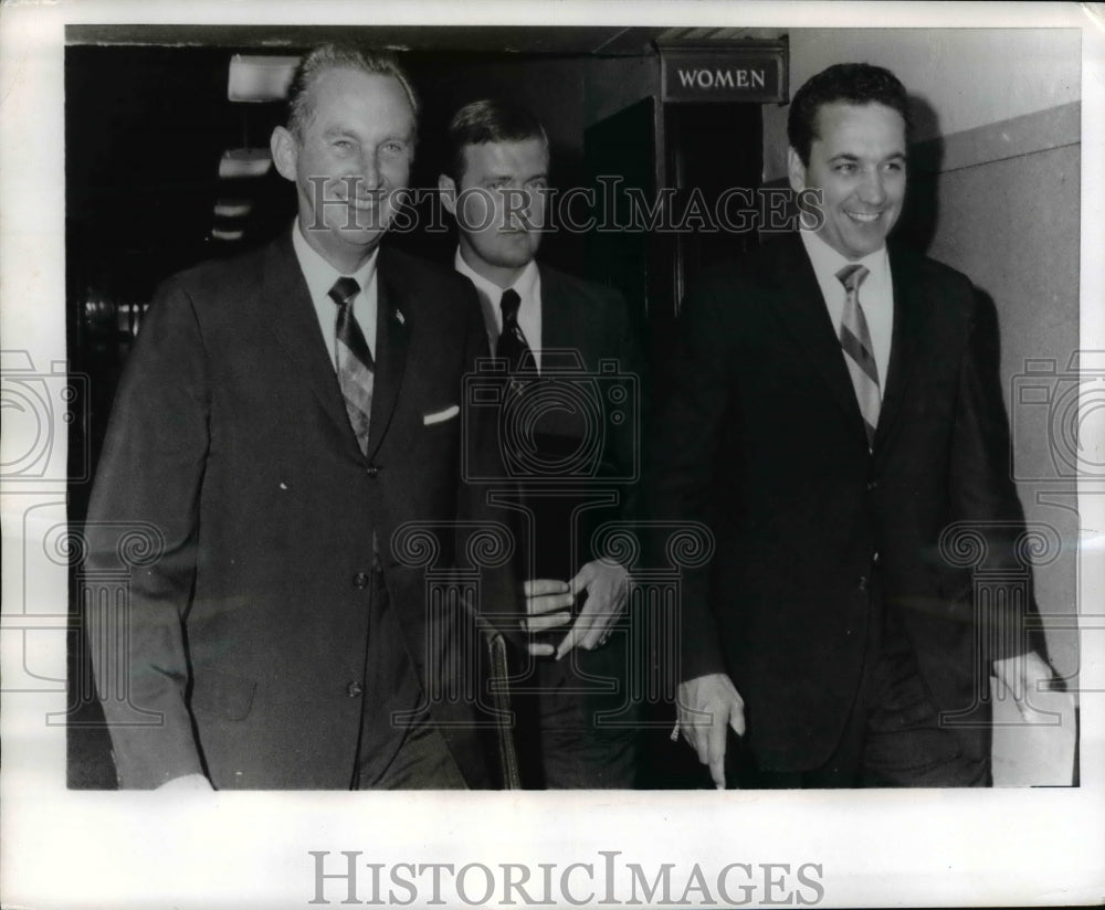 1970 Press Photo FBI Agents Leaving Extradition Hearing for Yablonski Murderers