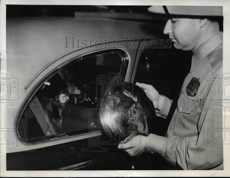 Load image into Gallery viewer, 1941 Press Photo Car of Masakaza Tukasaki After Shooting, Washington, D.C.
