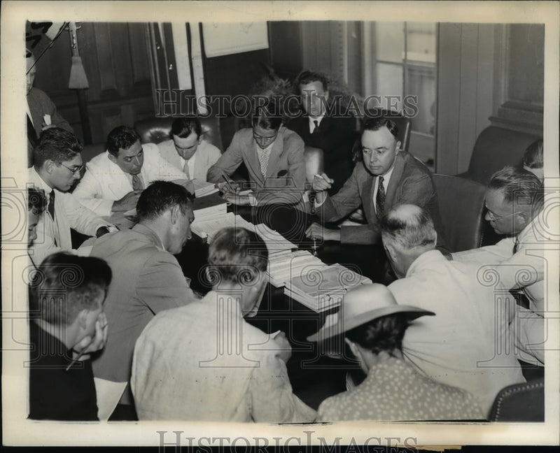 Load image into Gallery viewer, 1938 Press Photo Elmer Andrews Wage Hour Admin Holds Press Conference Washington
