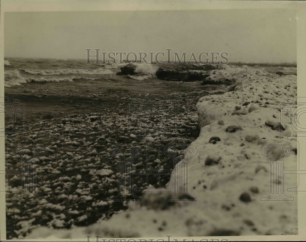 1933 Press Photo Icy Beach - nef46006