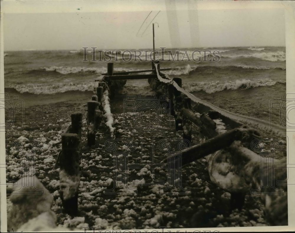 1933 Press Photo Icy Beach - nef46007