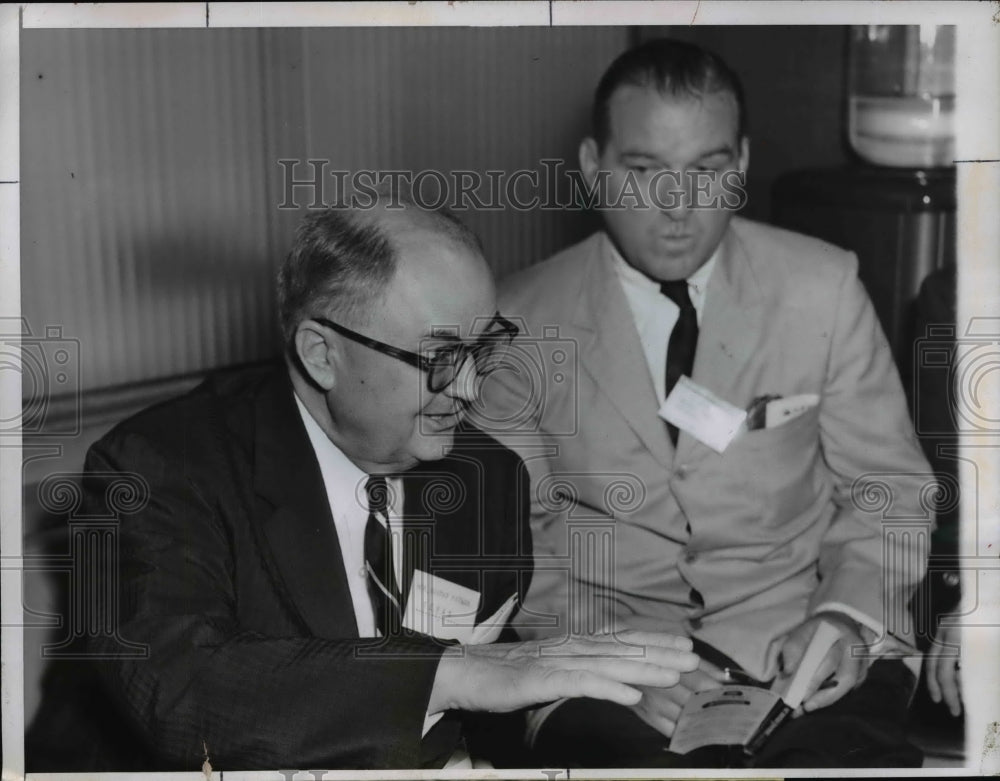 1956 Press Photo Wright Patman w/ Edward Mitchell at Chicago Press Conference
