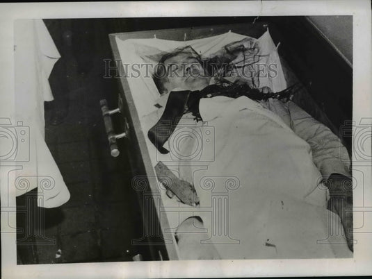 1937 Press Photo Elizabeth City Staged Burial of Modern Twist McEvilley
