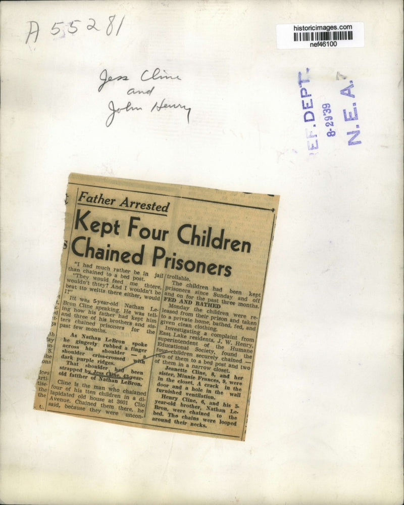 Load image into Gallery viewer, 1939 Press Photo Jess Cline, Held Children Captive in Chains - nef46100
