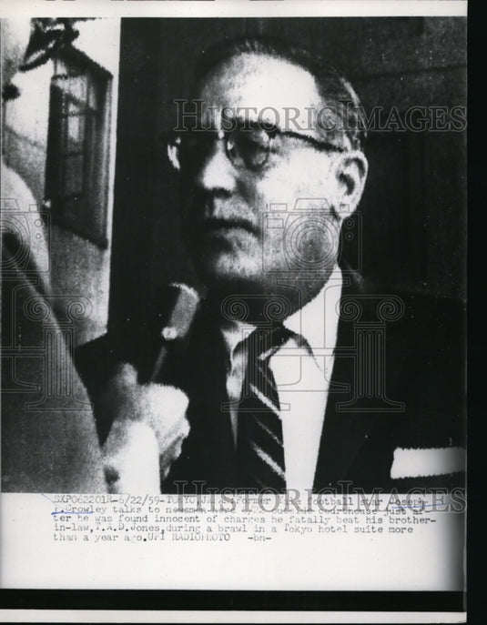 1959 Press Photo Joseph P. Crowley Interviewed at Courthouse, Tokyo, Japan
