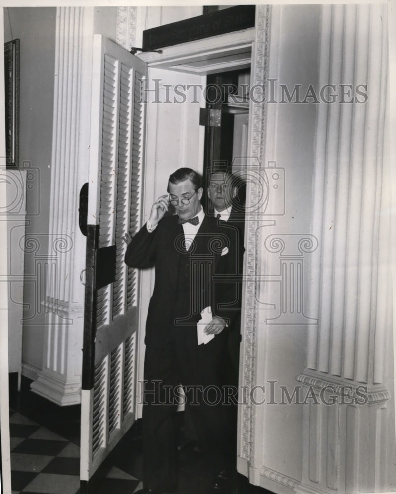 Load image into Gallery viewer, 1939 Press Photo Procope leaving the offices of Undersecretary of State
