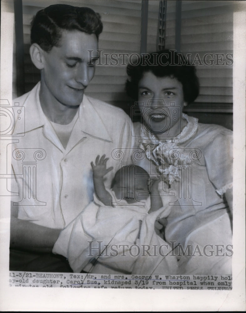 1955 Press Photo Mr. and Mrs. George Wharton happily holds kidnapped daughter