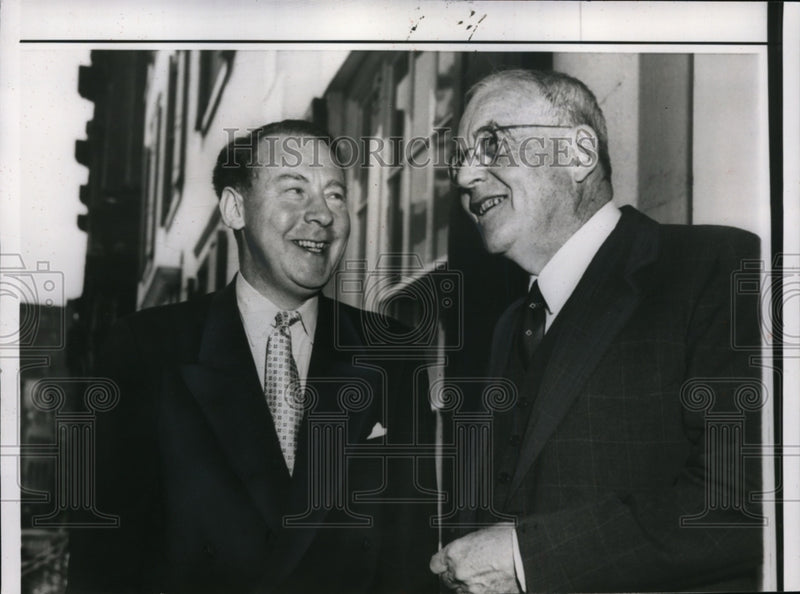 Load image into Gallery viewer, 1956 Press Photo Hugh Gaitskell with Secretary of State Milles at Blair House
