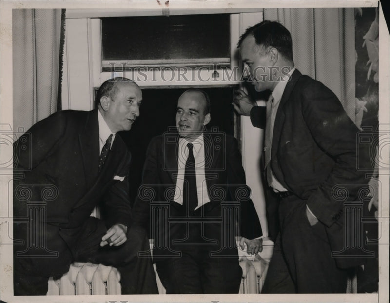 Load image into Gallery viewer, 1937 Press Photo Federal Steel Mediation Board Meeting in Cleveland - nef46358
