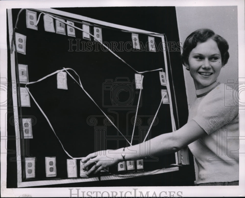 1953 Press Photo Betty McCall of Meadowview demonstrate how electrical works