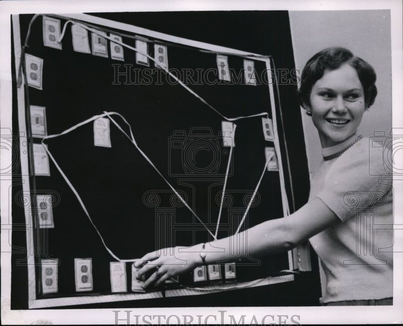 Load image into Gallery viewer, 1953 Press Photo Betty McCall of Meadowview demonstrate how electrical works
