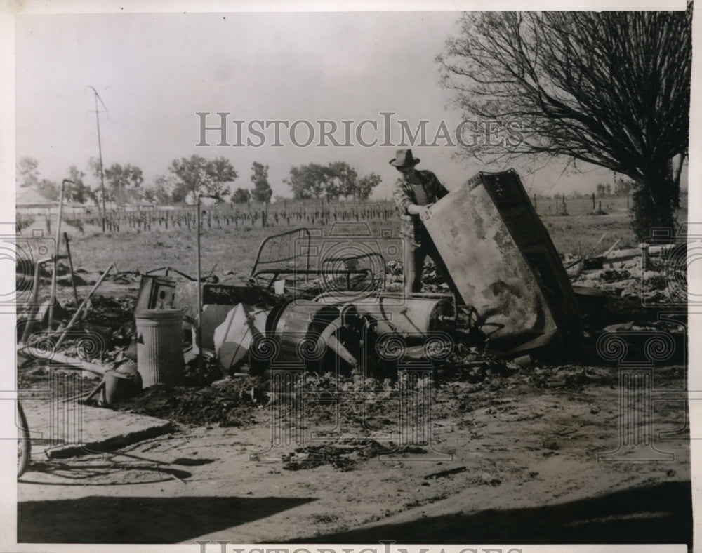 1946 Press Photo Remains of the E.F. Anderson Home Which Burned to the Ground