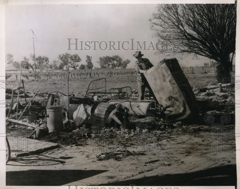 Load image into Gallery viewer, 1946 Press Photo Remains of the E.F. Anderson Home Which Burned to the Ground
