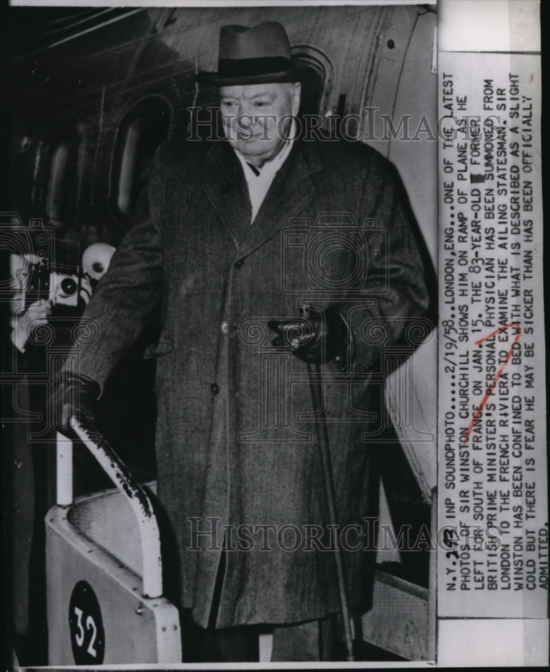 Load image into Gallery viewer, 1958 Press Photo Churchill on ramp of plane as he left for south of France
