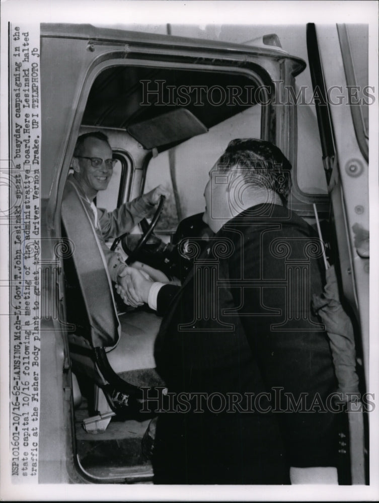 Load image into Gallery viewer, 1962 Press Photo Lt. Governor John Lesinski Campaigning in Lansing, Michigan

