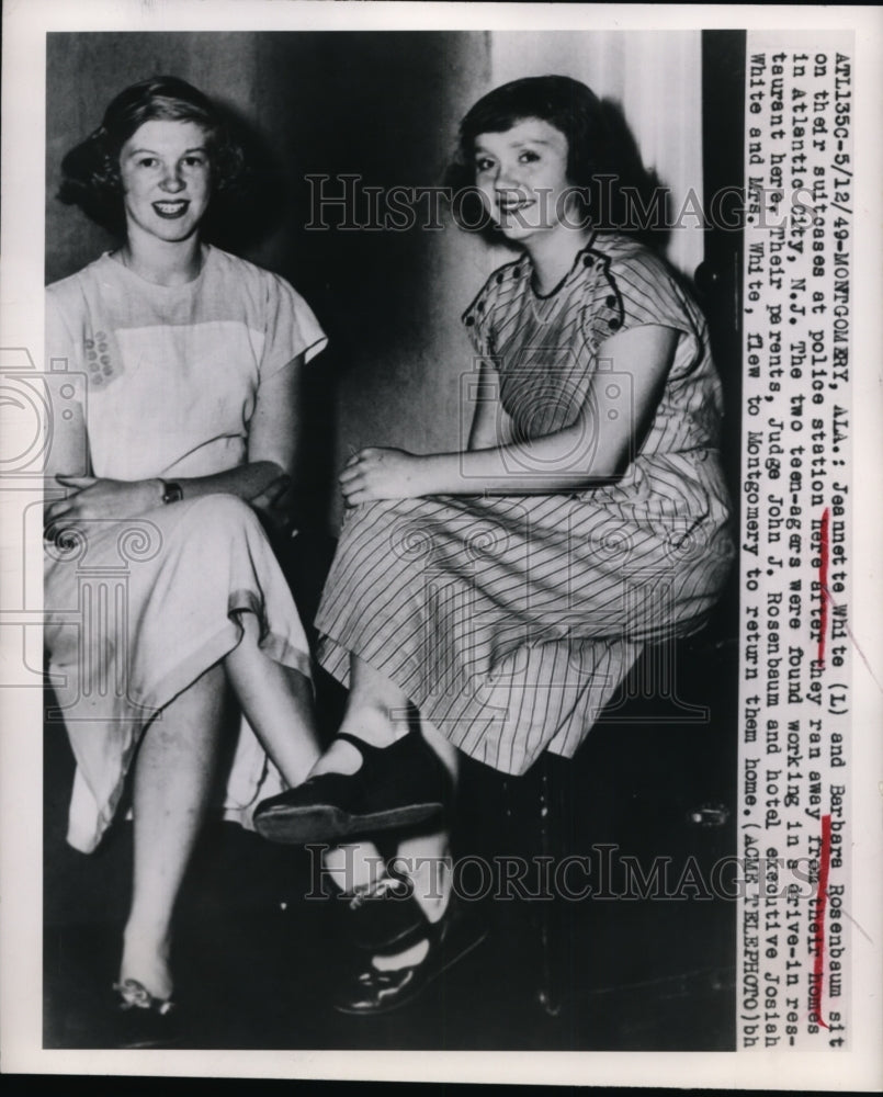 1949 Press Photo Jeanette White, Barbara Rosenbaum in Montgomery Police Station
