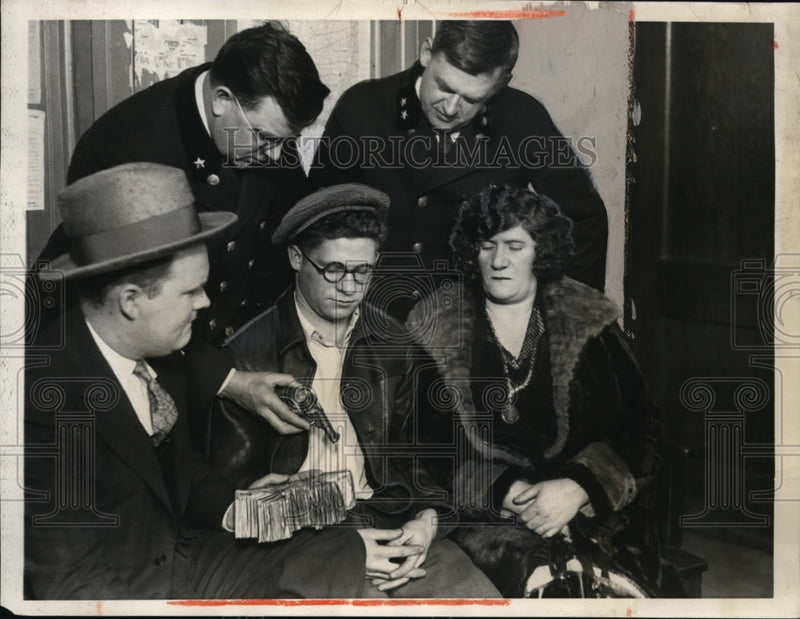 Load image into Gallery viewer, 1931 Press Photo Mrs.Anna Cohen finds son Sam Cohen a Bank Bandit - nef46588
